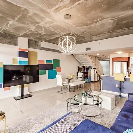 Hang Ten- Large Townhome Lux Amenities Parking
